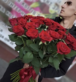 35 червоних троянд 60см