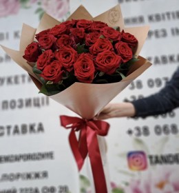 35 червоних троянд 60см