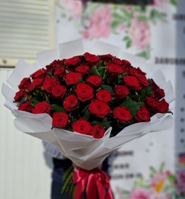 Букет 101  червона троянда 80см