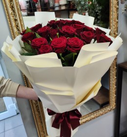 25шт червоні троянди 70см