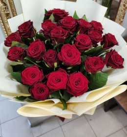 25шт червоні троянди 70см
