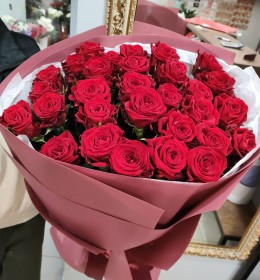 25шт червоні троянди 70см