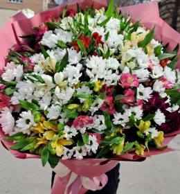 19гілочок  ромашка і альстромерія